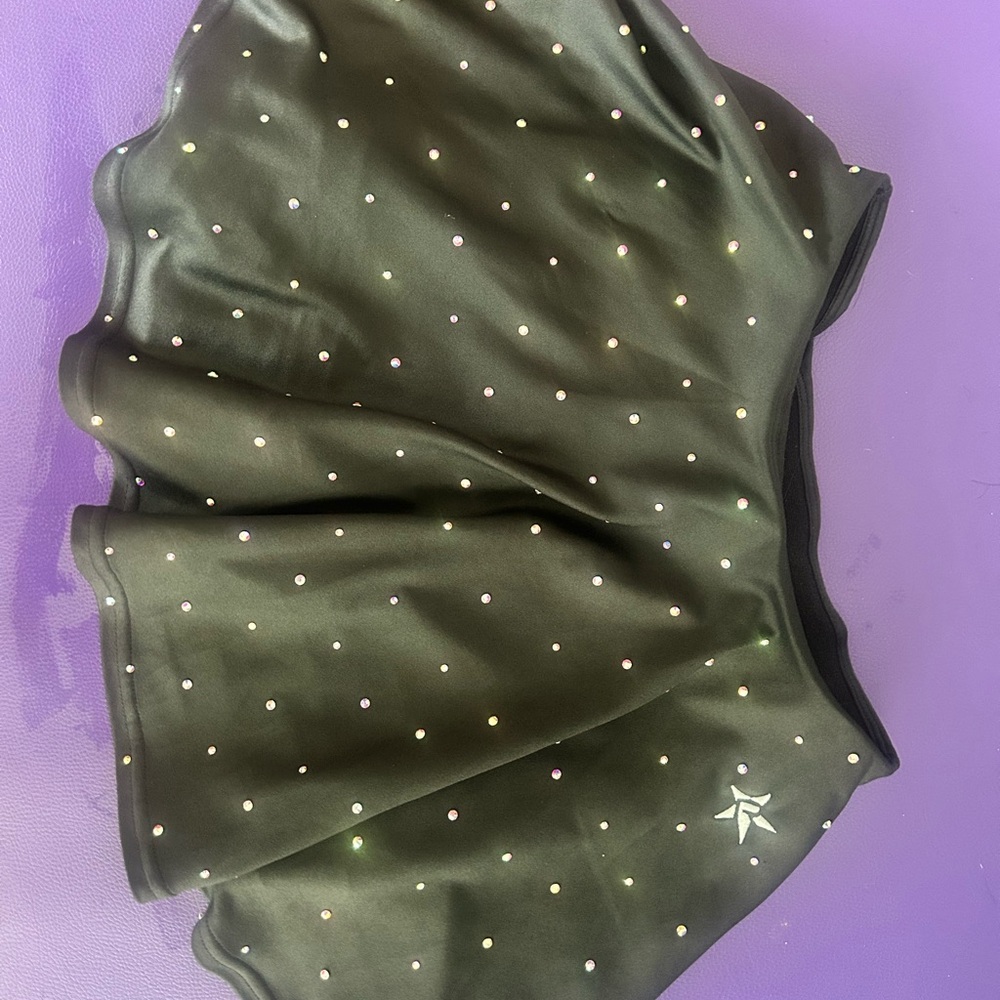 Twirl skirt in black